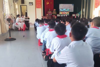 TƯNG BỪNG LỄ KHAI GIẢNG NĂM HỌC MỚI TẠI TRƯỜNG TIỂU HỌC TRUNG ĐÔNG